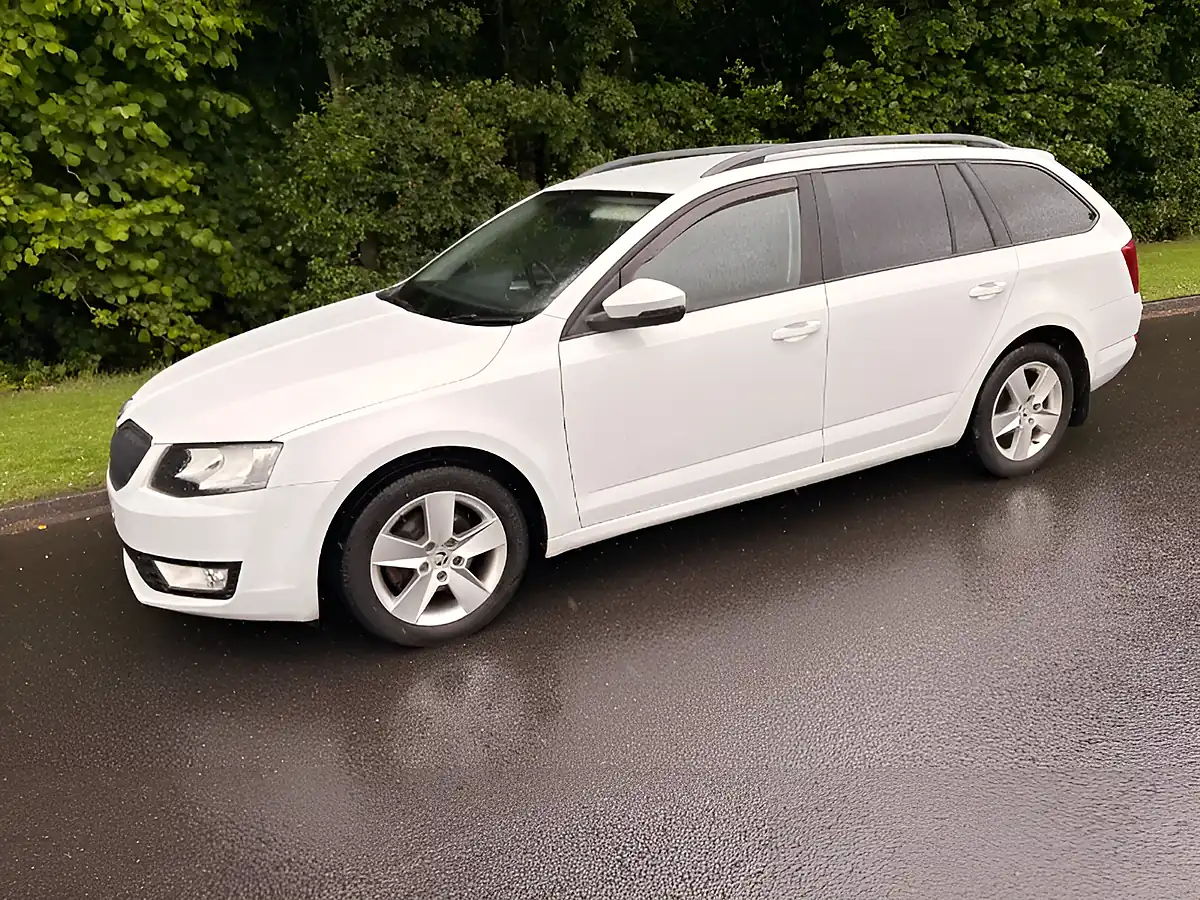 Used 2016 Skoda Octavia Se White - Interior and Exterior details 8