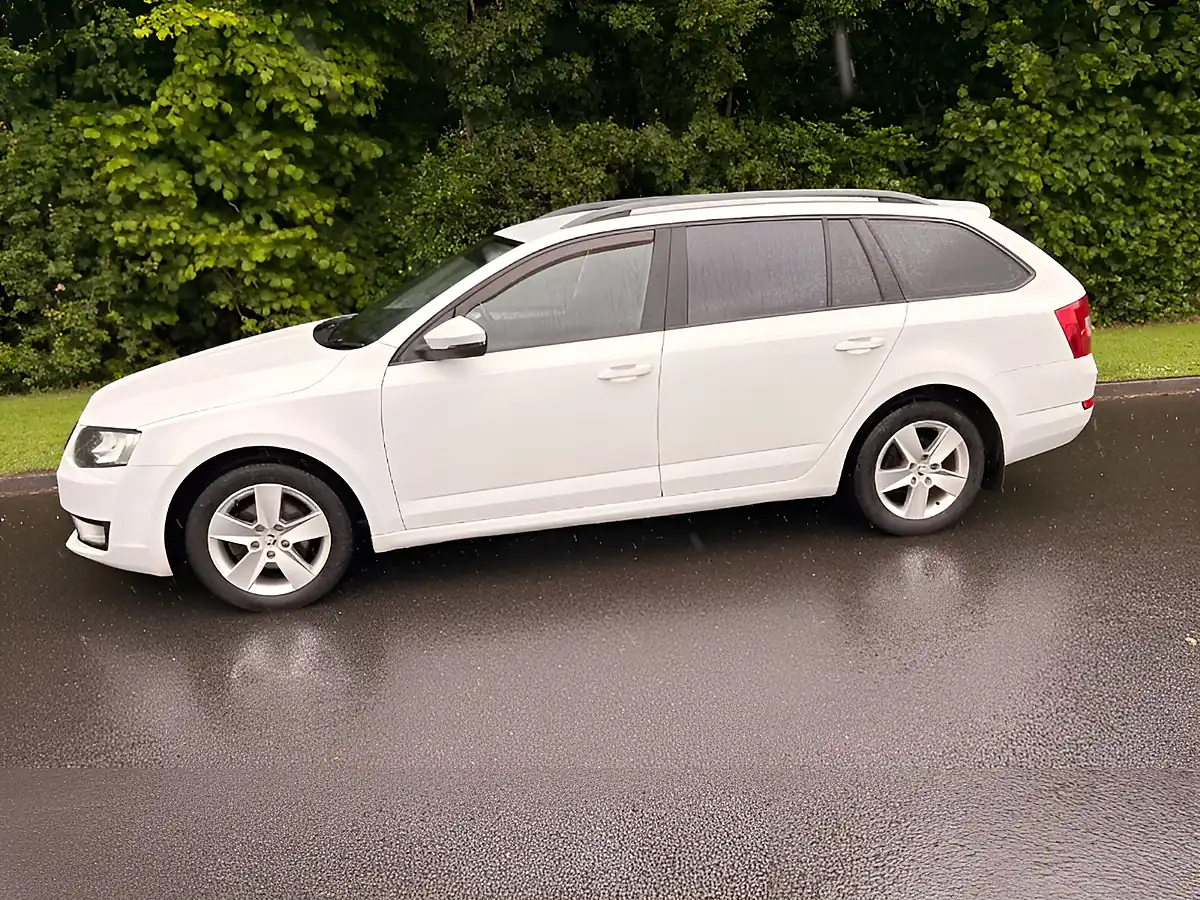 Used 2016 Skoda Octavia Se White - Interior and Exterior details 9