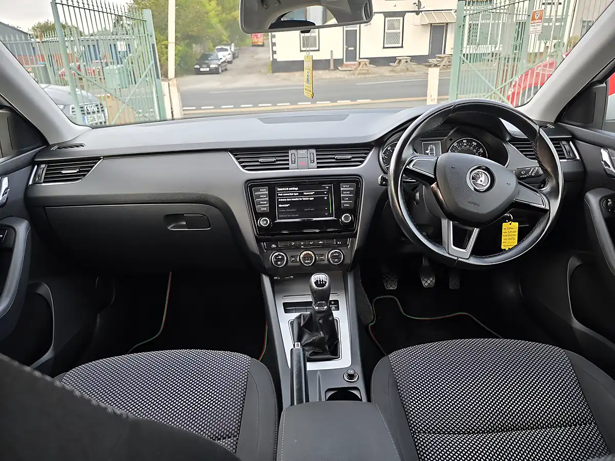 Used 2016 Skoda Octavia Se White - Interior and Exterior details 10