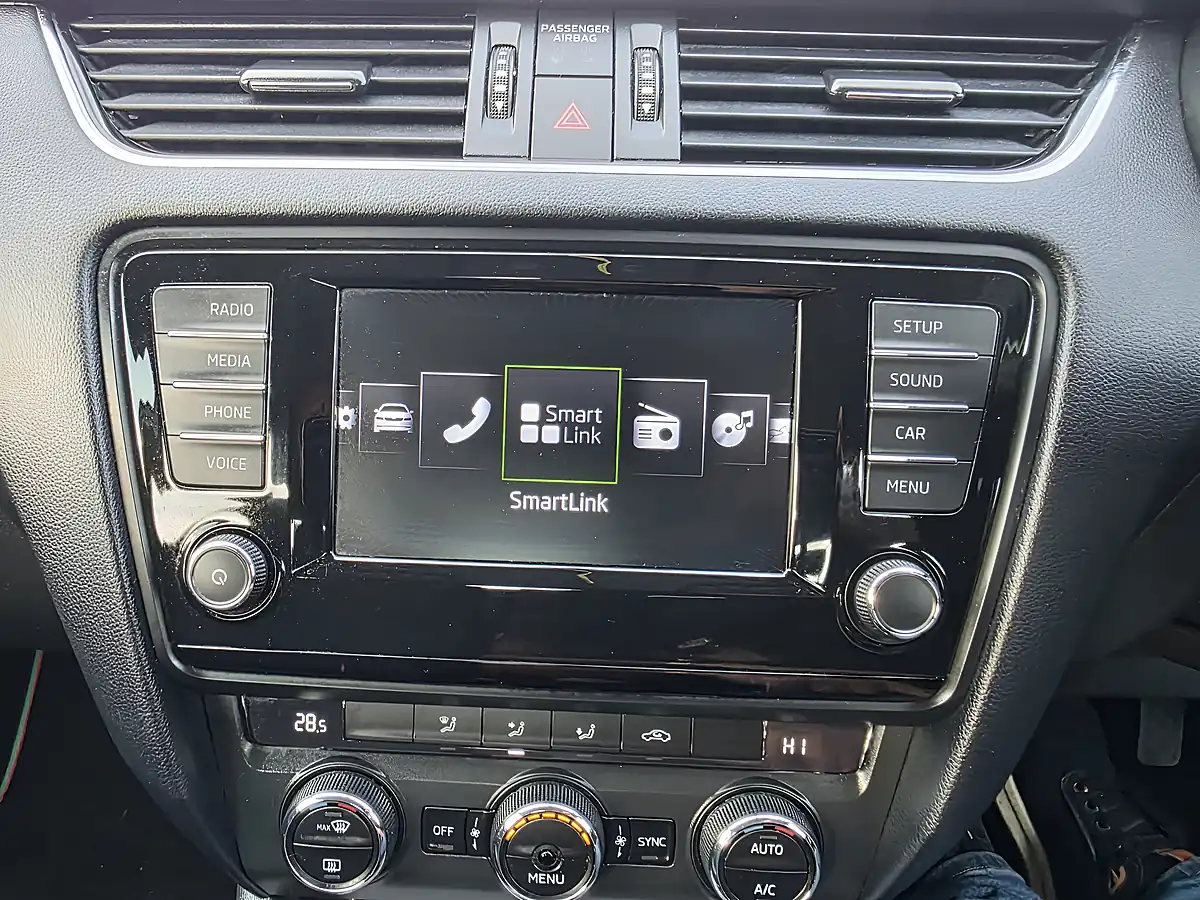 Used 2016 Skoda Octavia Se White - Interior and Exterior details 11