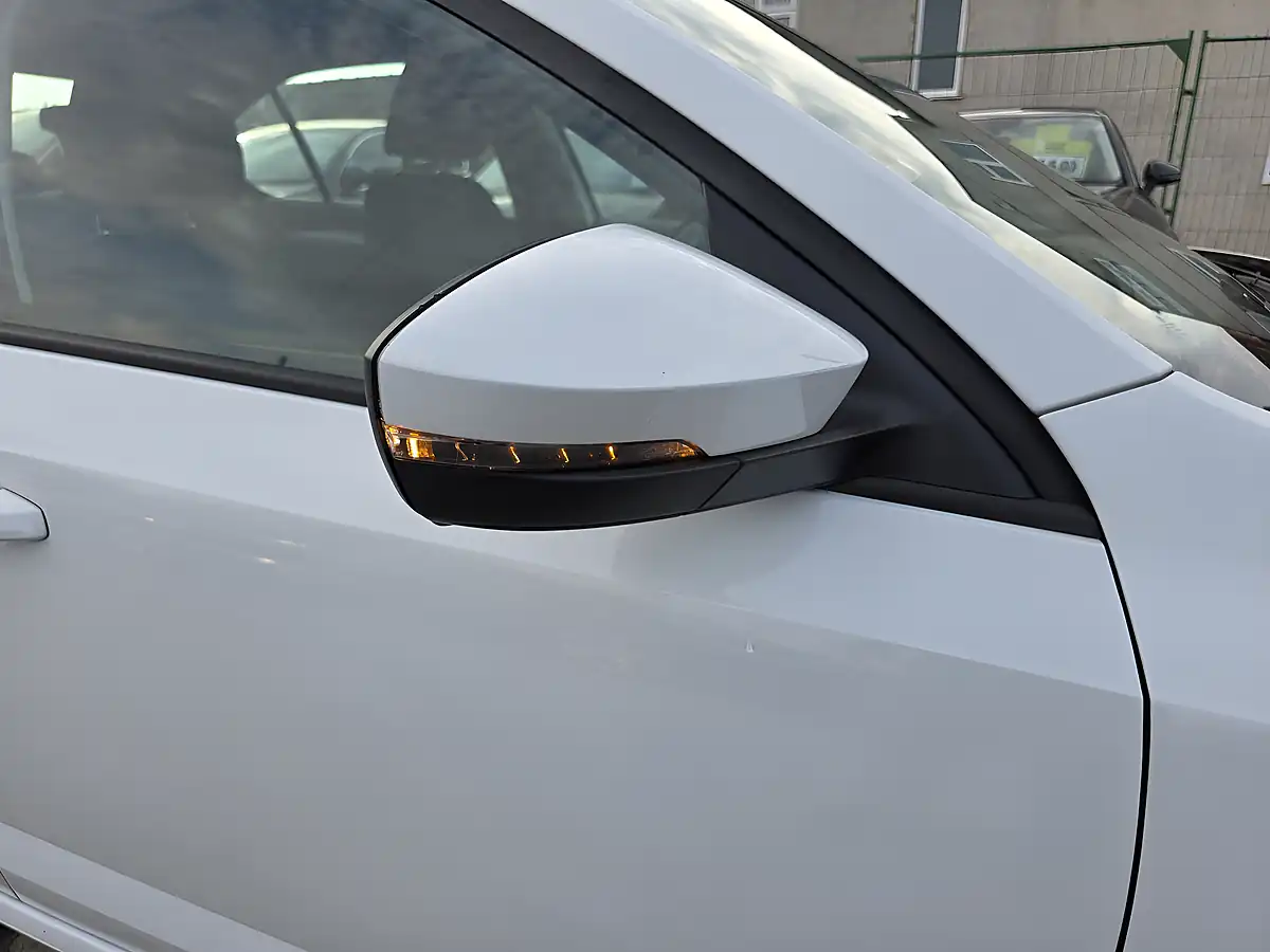 Used 2016 Skoda Octavia Se White - Interior and Exterior details 15