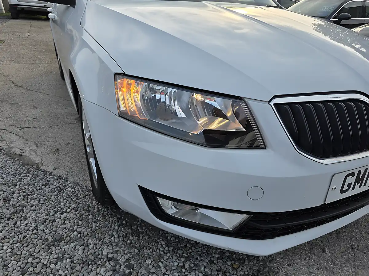 Used 2016 Skoda Octavia Se White - Interior and Exterior details 16