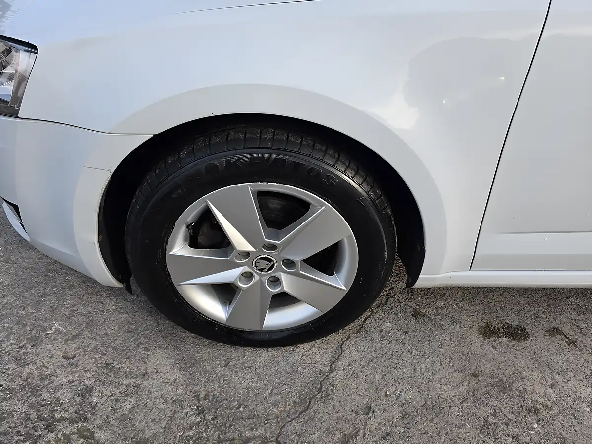 Used 2016 Skoda Octavia Se White - Interior and Exterior details 18