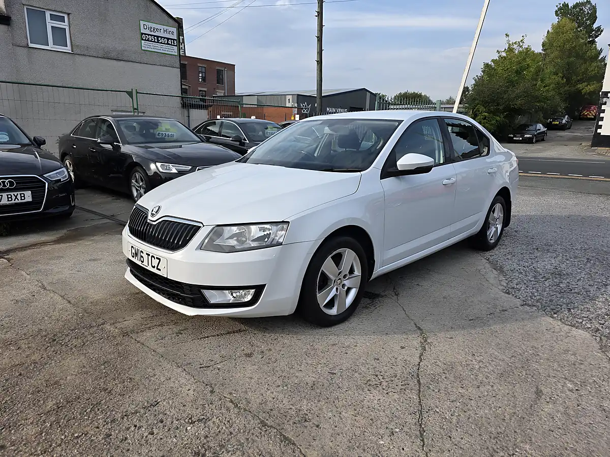 Used 2016 Skoda Octavia Se White - Interior and Exterior details 3