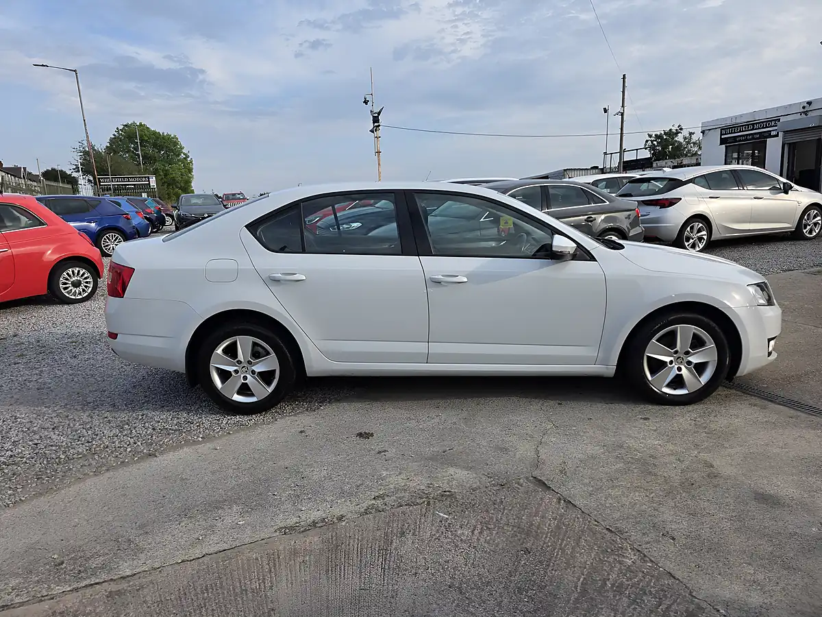 Used 2016 Skoda Octavia Se White - Interior and Exterior details 4