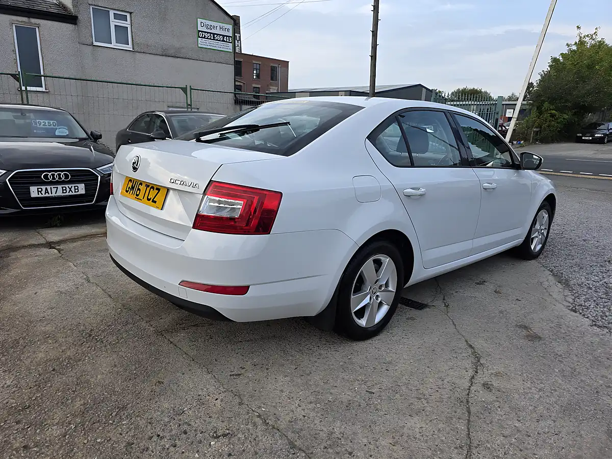 Used 2016 Skoda Octavia Se White - Interior and Exterior details 6