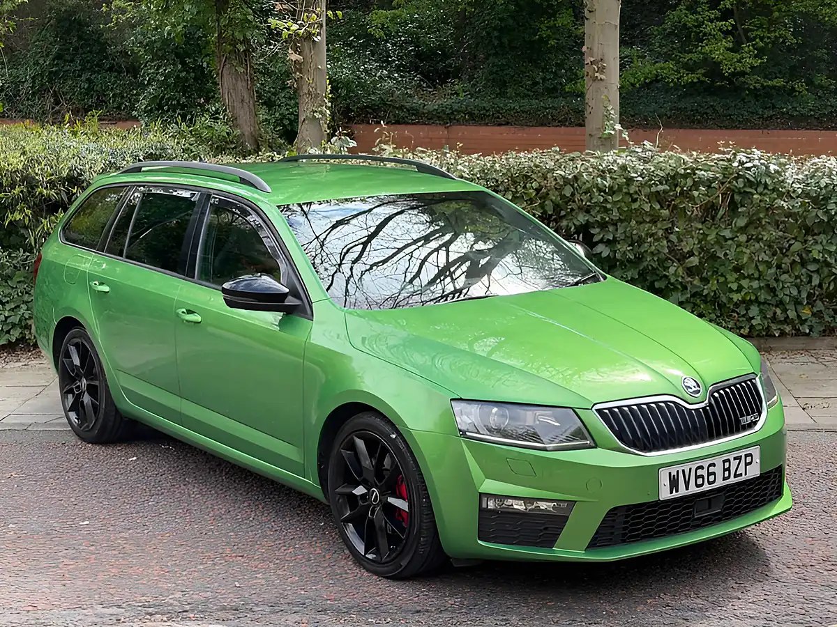 Used 2016 Skoda Octavia VRS Acid Green - Interior and Exterior details 3