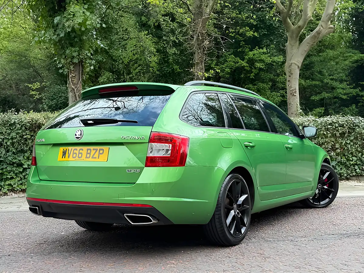 Used 2016 Skoda Octavia VRS Acid Green - Interior and Exterior details 5