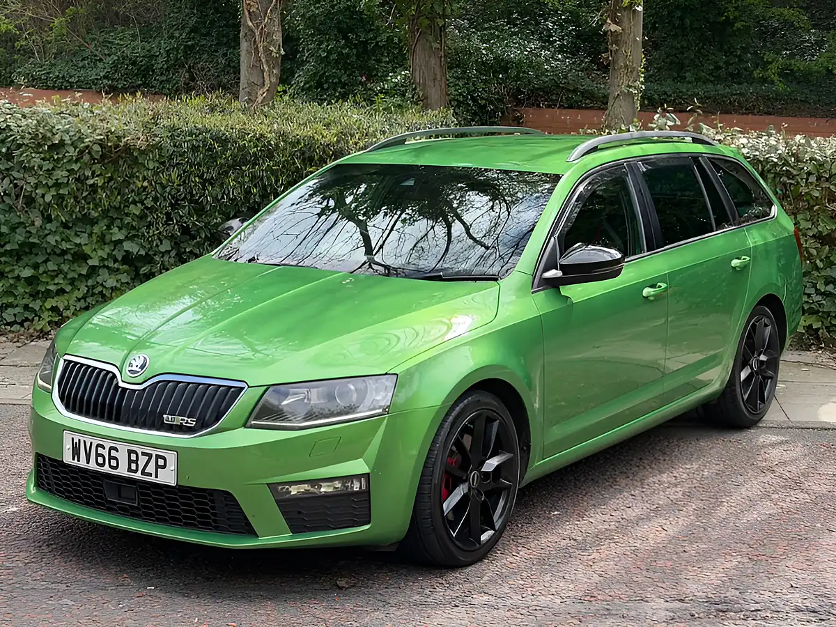 Used 2016 Skoda Octavia VRS Acid Green - Interior and Exterior details 7