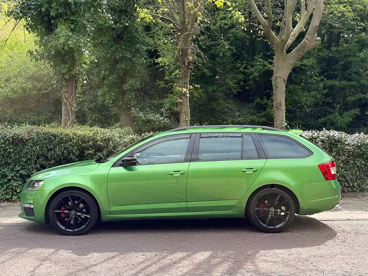 Used 2016 Skoda Octavia VRS Acid Green - Interior and Exterior details 8