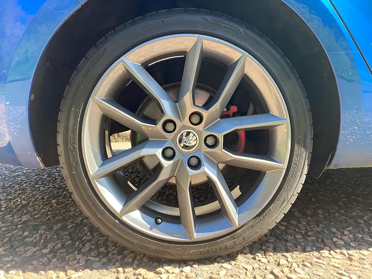 Used 2016 Skoda Octavia VRS Blue - Interior and Exterior details 10