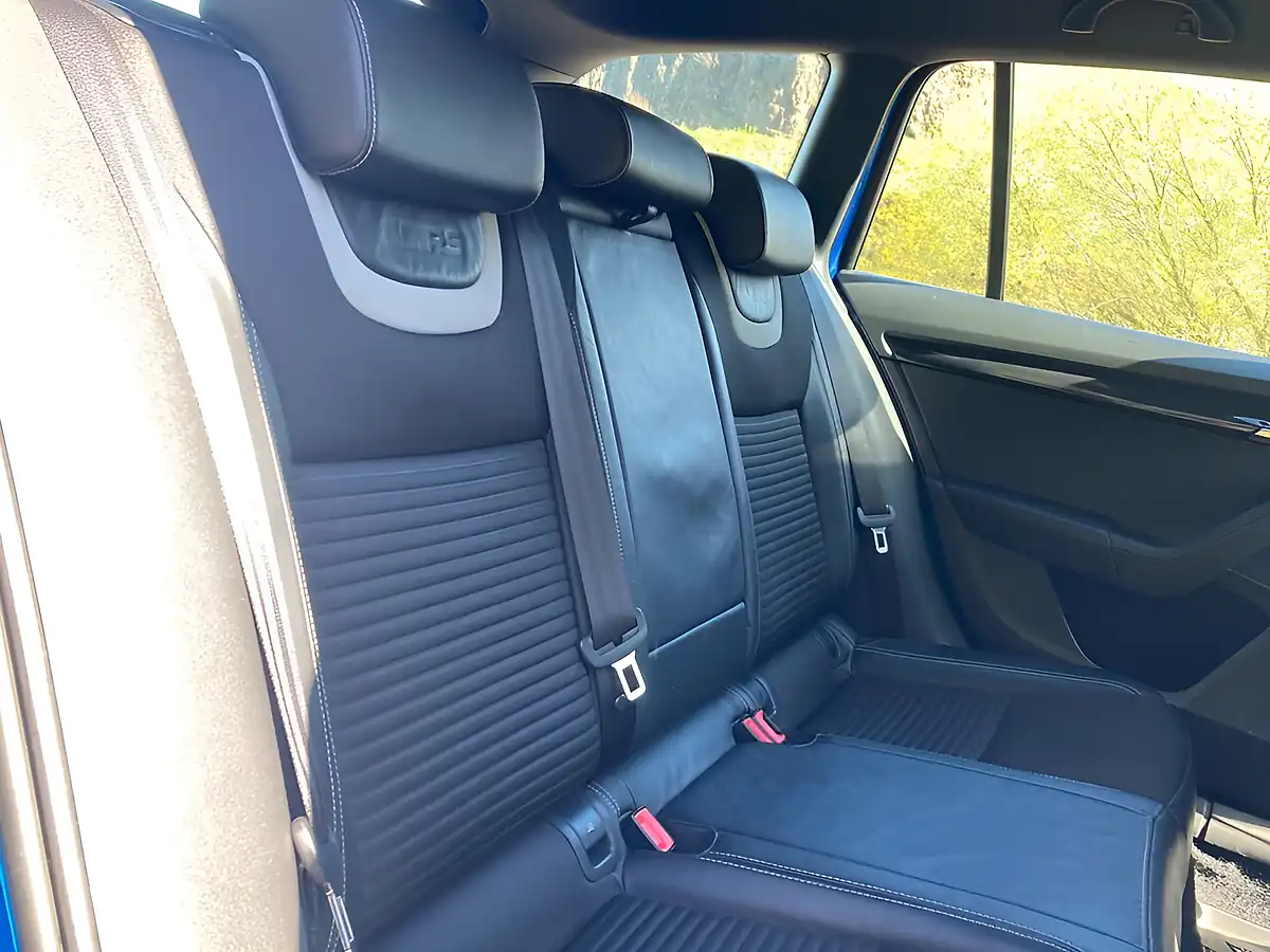Used 2016 Skoda Octavia VRS Blue - Interior and Exterior details 13