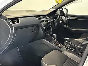 Used 2016 Skoda Octavia VRS Candy White - Interior and Exterior details 14