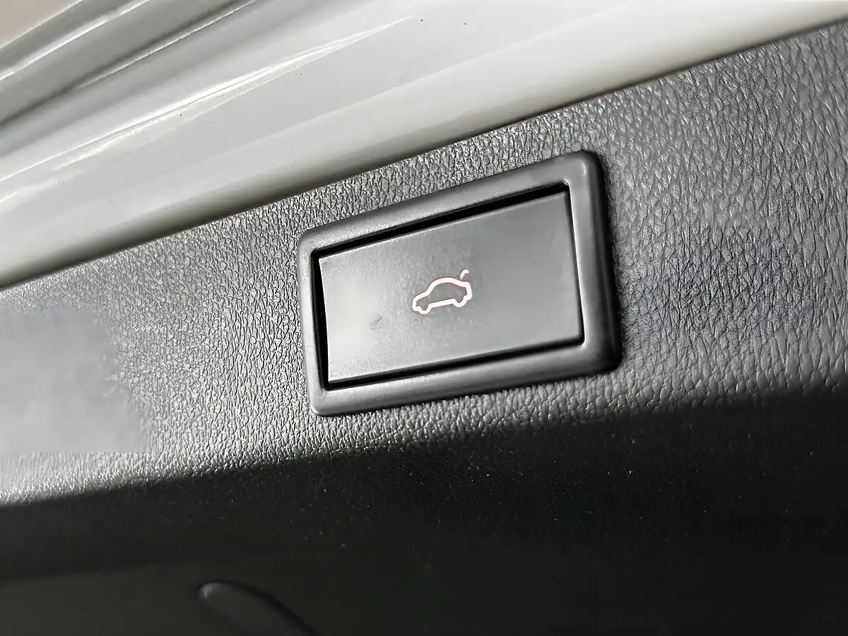 Used 2016 Skoda Octavia VRS Candy White - Interior and Exterior details 19