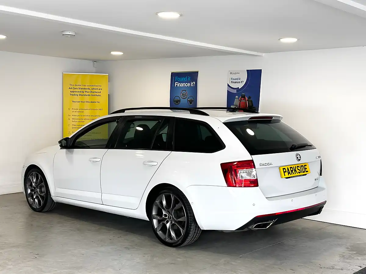 Used 2016 Skoda Octavia VRS Candy White - Interior and Exterior details 3
