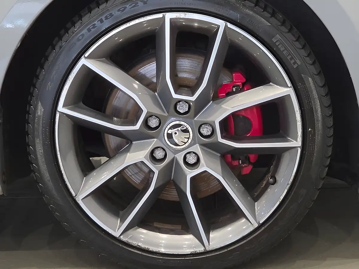 Used 2016 Skoda Octavia VRS Grey - Interior and Exterior details 6