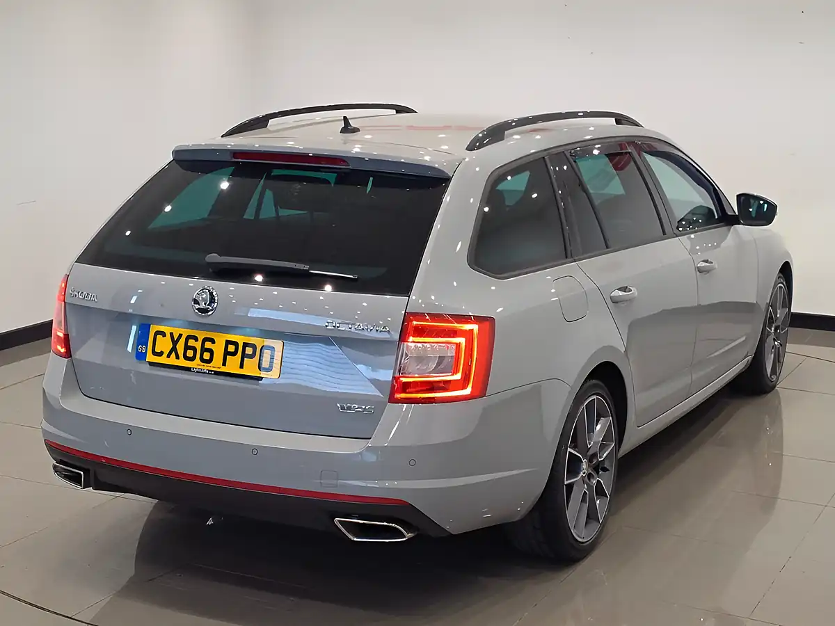 Used 2016 Skoda Octavia VRS Grey - Interior and Exterior details 9