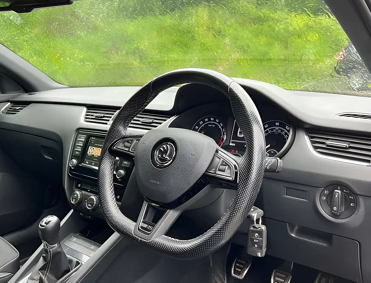 Used 2016 Skoda Octavia VRS Race Blue - Interior and Exterior details 10
