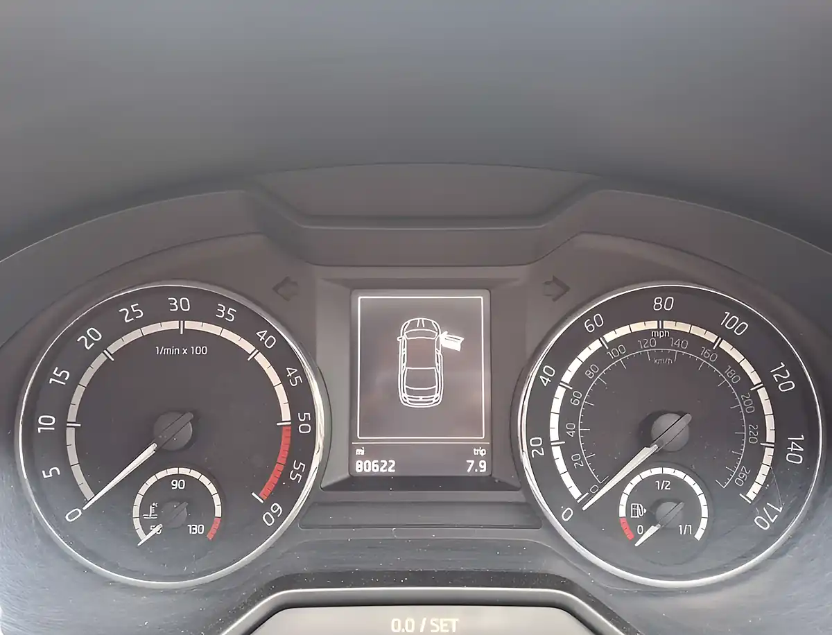 Used 2016 Skoda Octavia VRS Race Blue - Interior and Exterior details 11