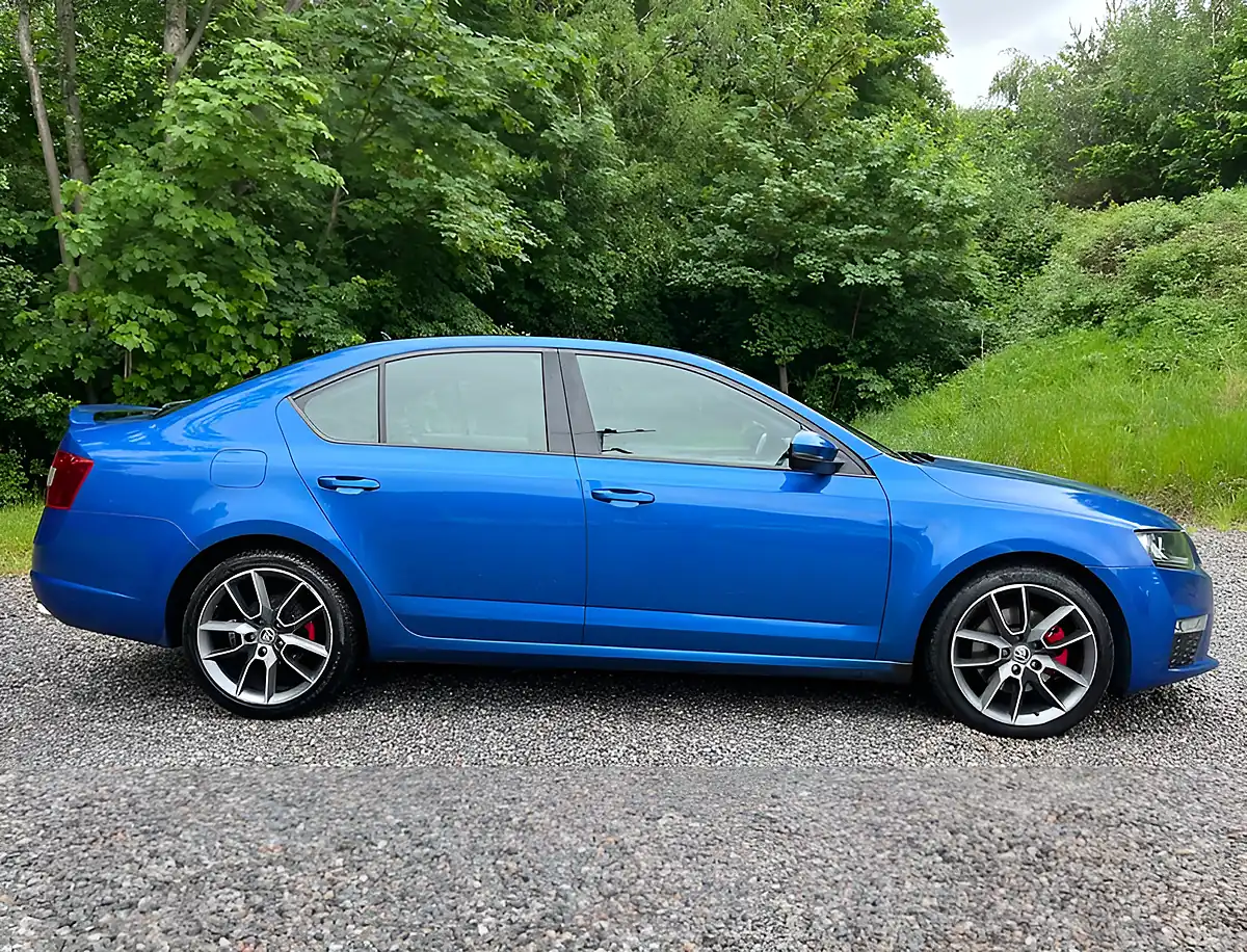 Used 2016 Skoda Octavia VRS Race Blue - Interior and Exterior details 2