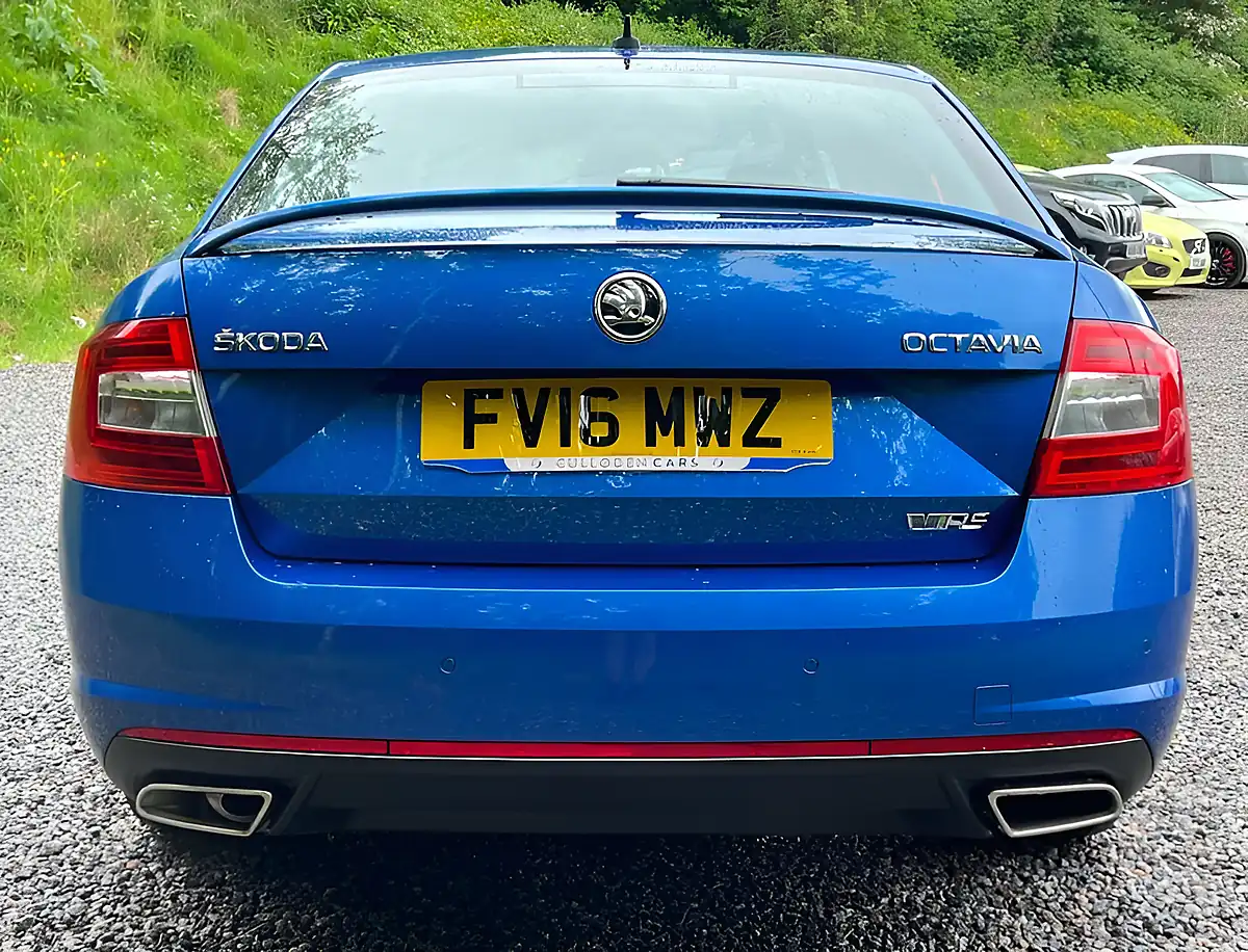 Used 2016 Skoda Octavia VRS Race Blue - Interior and Exterior details 4