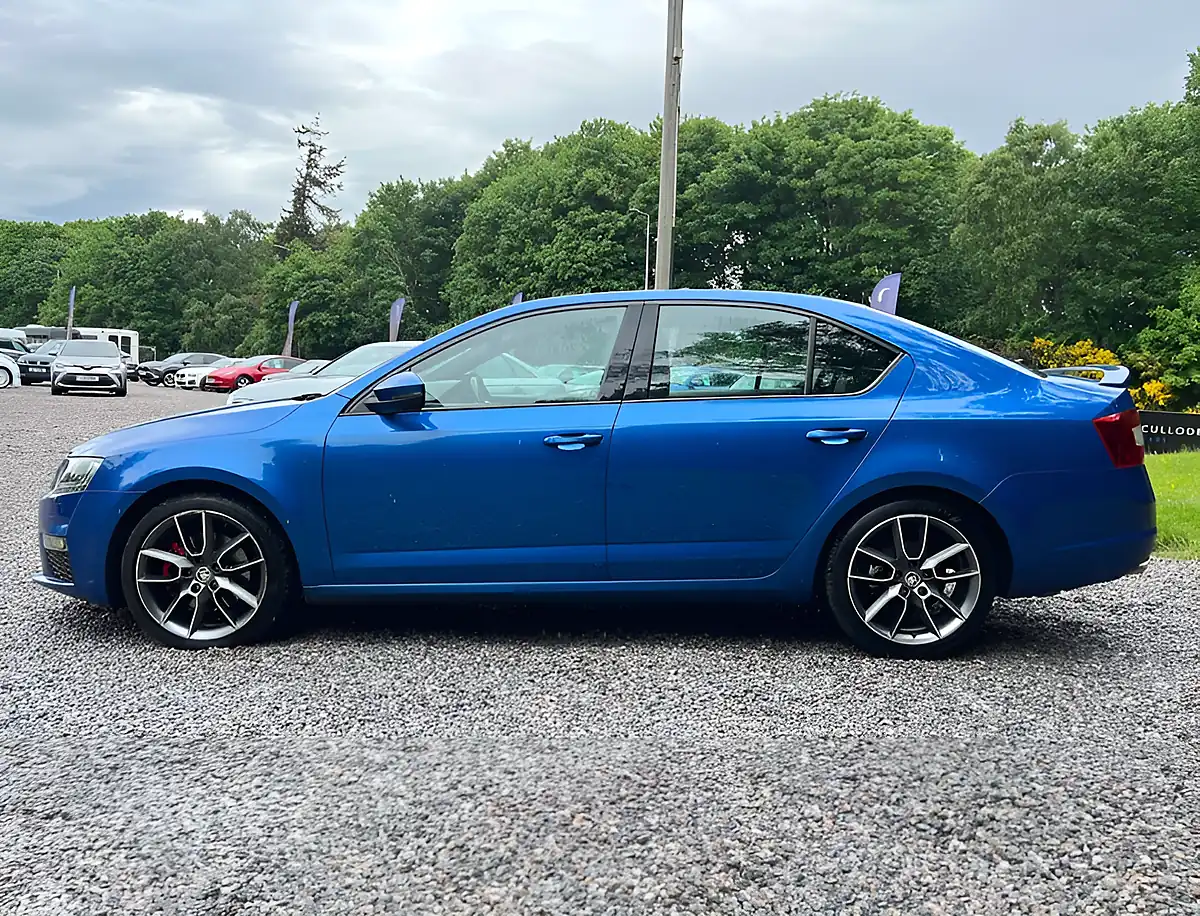 Used 2016 Skoda Octavia VRS Race Blue - Interior and Exterior details 6