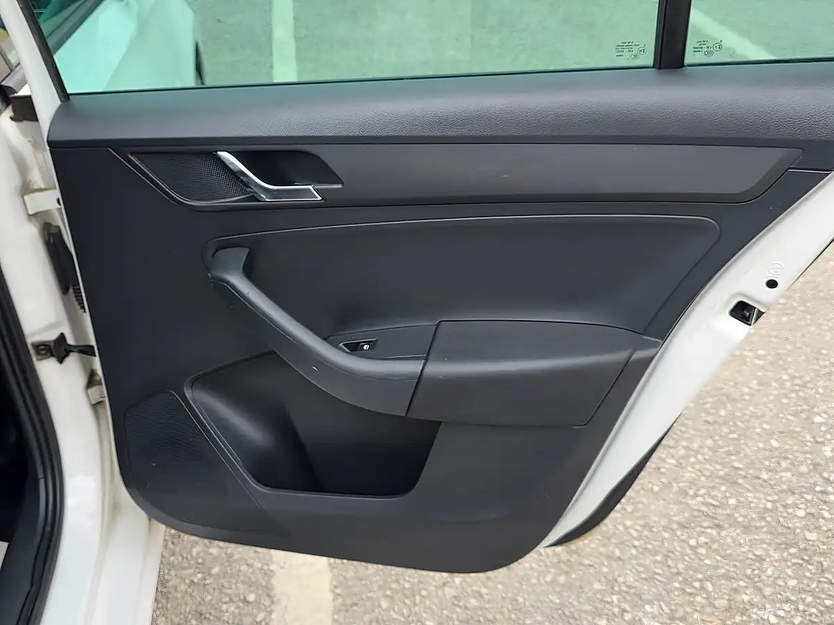 Used 2016 Skoda Rapid Se L White - Interior and Exterior details 12