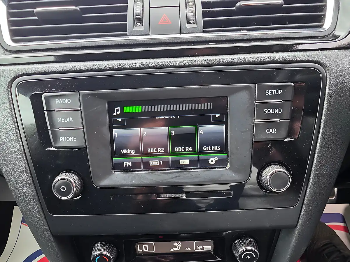 Used 2016 Skoda Rapid Se L White - Interior and Exterior details 14