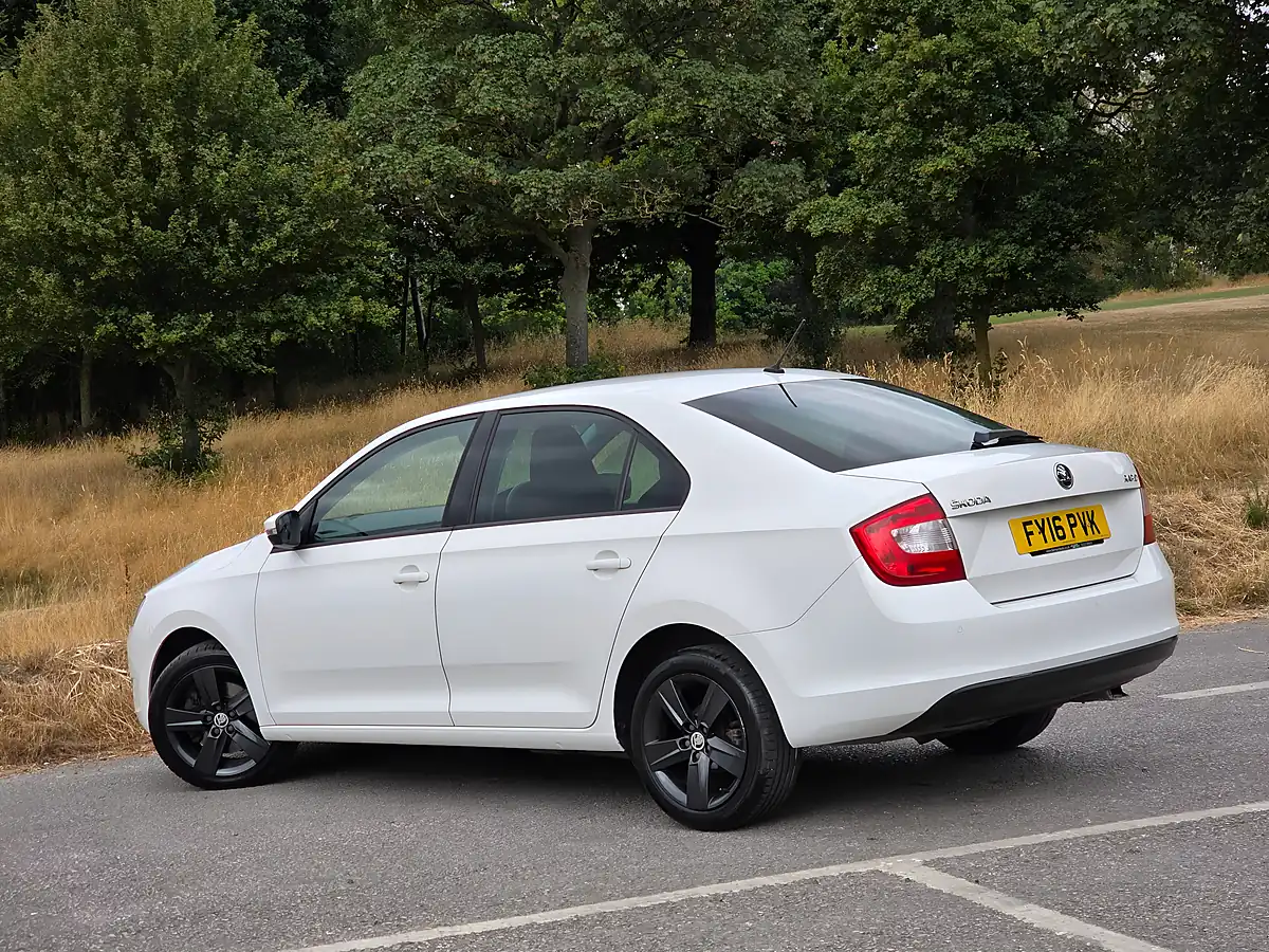 Used 2016 Skoda Rapid Se L White - Interior and Exterior details 5