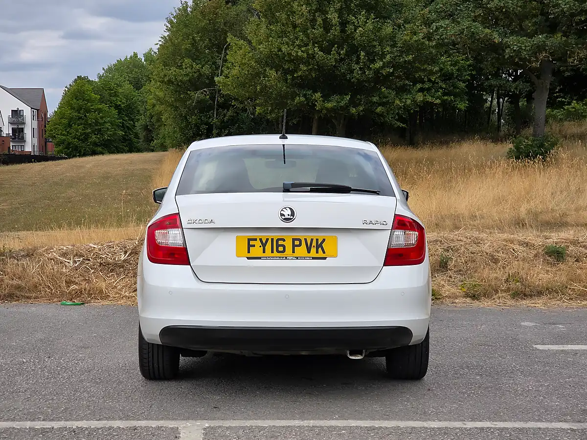 Used 2016 Skoda Rapid Se L White - Interior and Exterior details 6