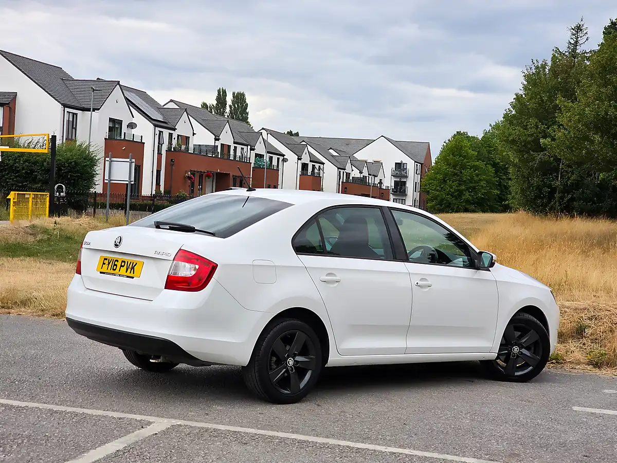 Used 2016 Skoda Rapid Se L White - Interior and Exterior details 7