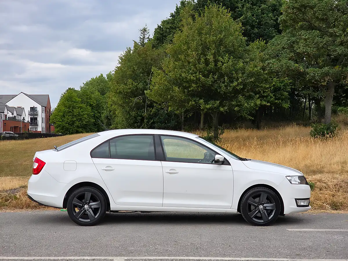 Used 2016 Skoda Rapid Se L White - Interior and Exterior details 8