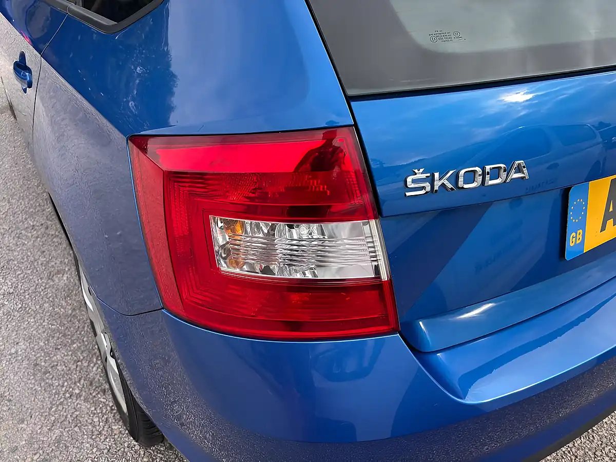Used 2016 Skoda Rapid Spaceback S Blue - Interior and Exterior details 13