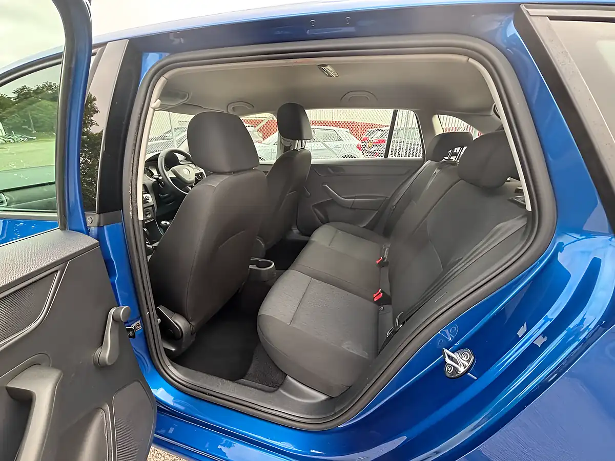 Used 2016 Skoda Rapid Spaceback S Blue - Interior and Exterior details 19