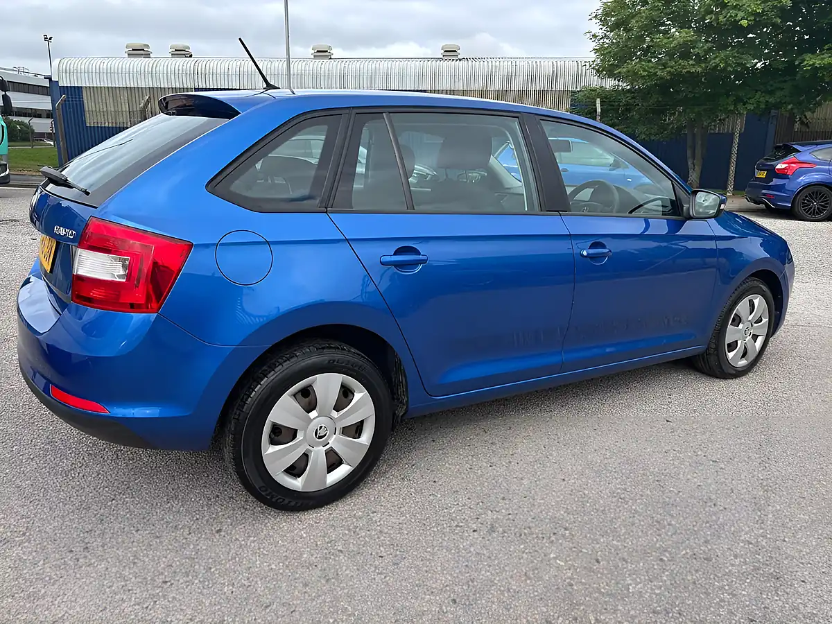 Used 2016 Skoda Rapid Spaceback S Blue - Interior and Exterior details 7