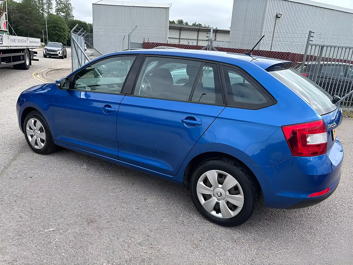 Used 2016 Skoda Rapid Spaceback S Blue - Interior and Exterior details 9