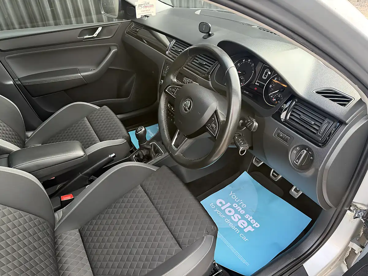 Used 2016 Skoda Rapid Spaceback Se Sport Silver - Interior and Exterior details 11