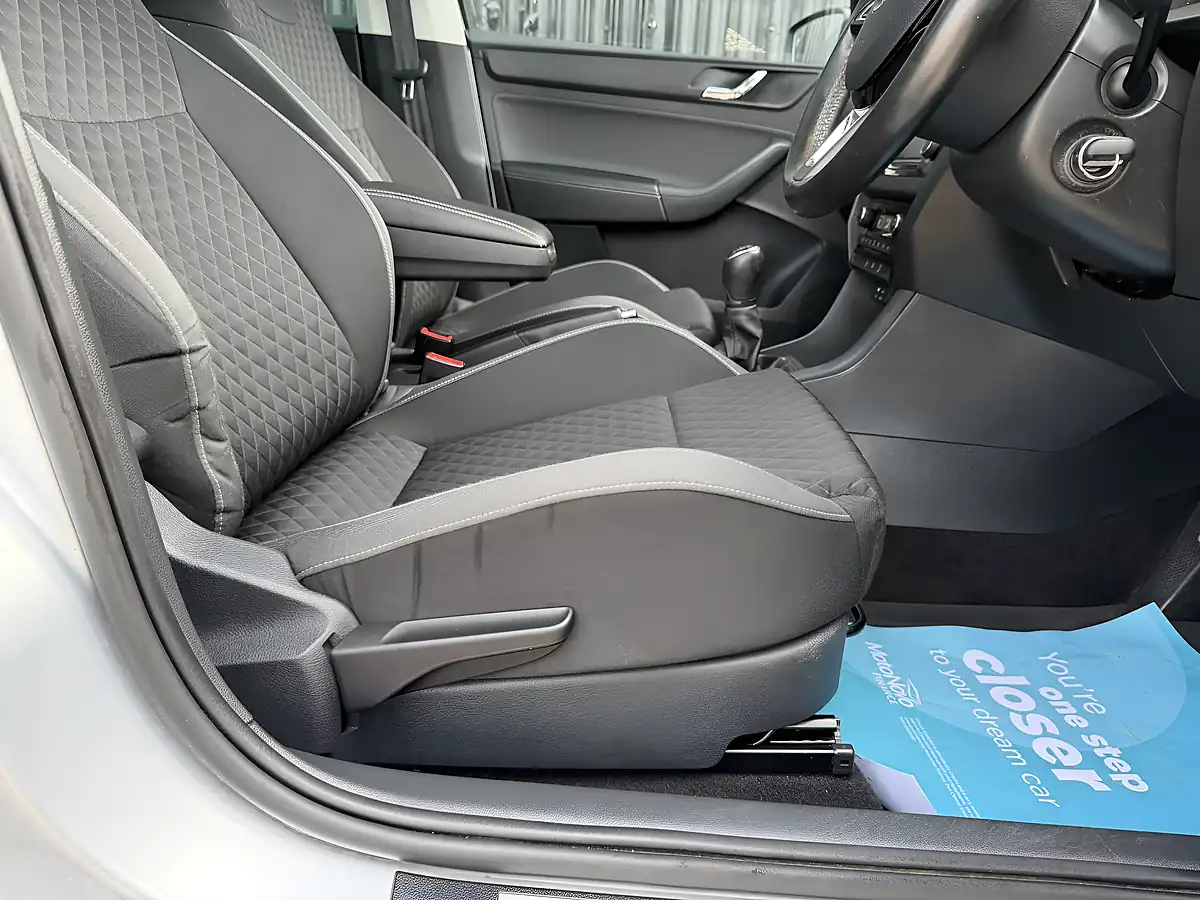 Used 2016 Skoda Rapid Spaceback Se Sport Silver - Interior and Exterior details 12