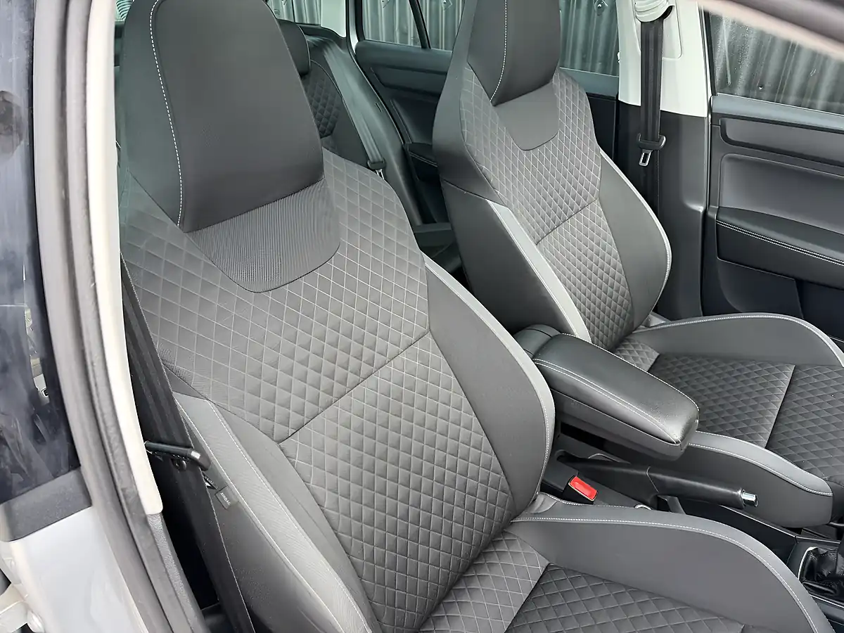 Used 2016 Skoda Rapid Spaceback Se Sport Silver - Interior and Exterior details 13
