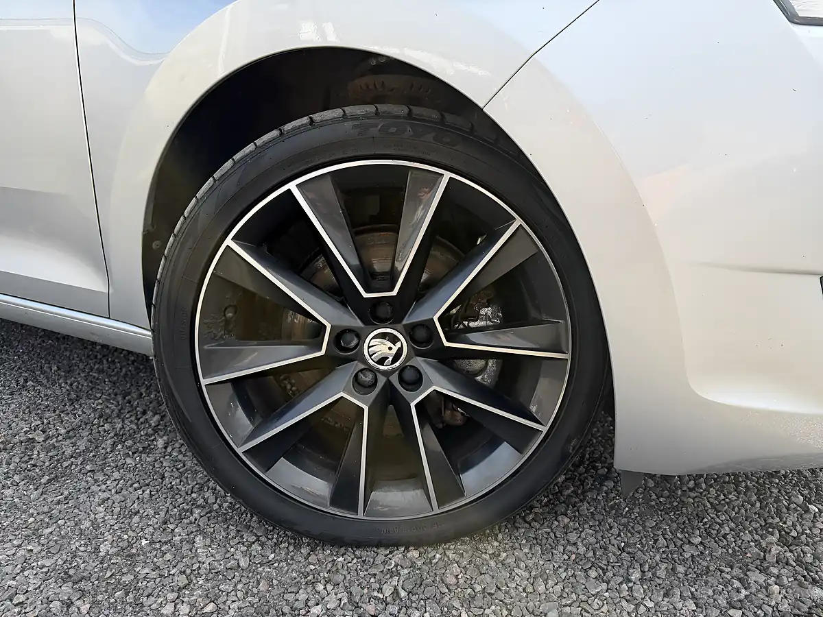 Used 2016 Skoda Rapid Spaceback Se Sport Silver - Interior and Exterior details 3