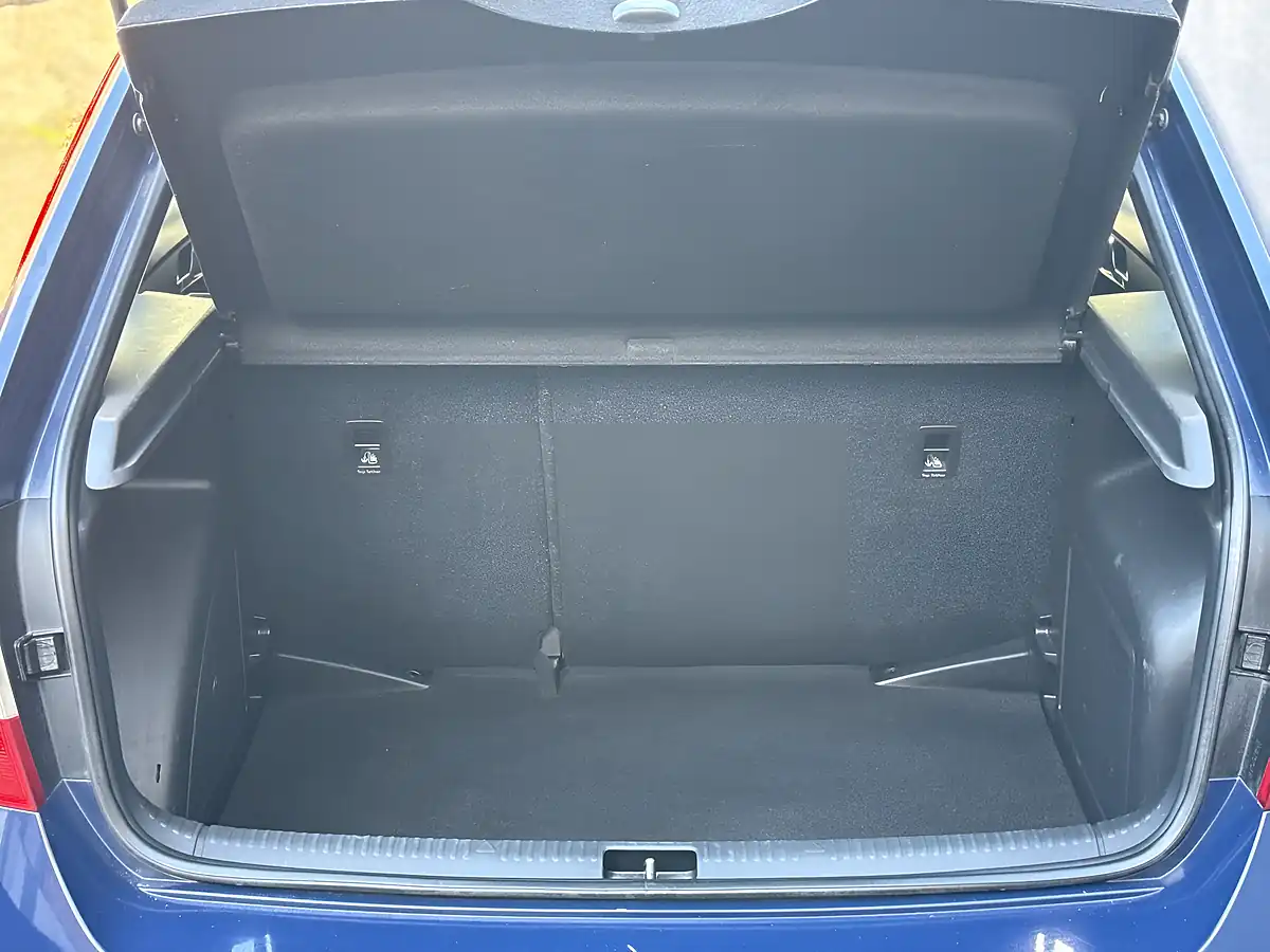 Used 2016 Skoda Rapid Spaceback Se Tech Blue - Interior and Exterior details 11