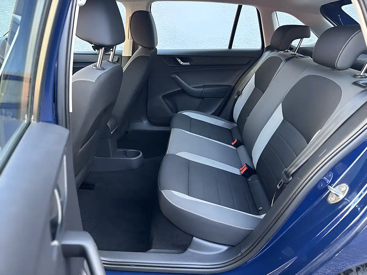Used 2016 Skoda Rapid Spaceback Se Tech Blue - Interior and Exterior details 15
