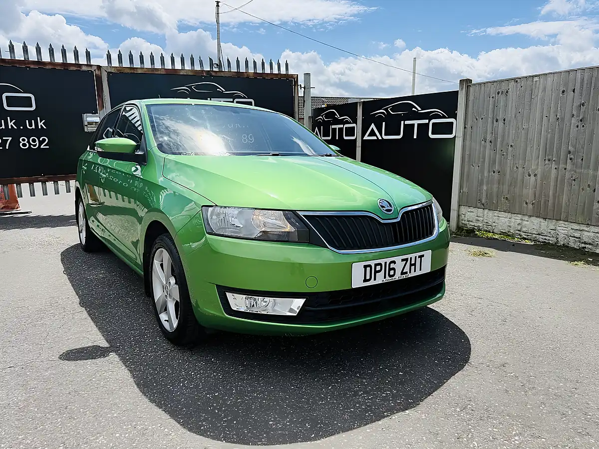 Used 2016 Skoda Rapid Spaceback Se Tech Green - Front View