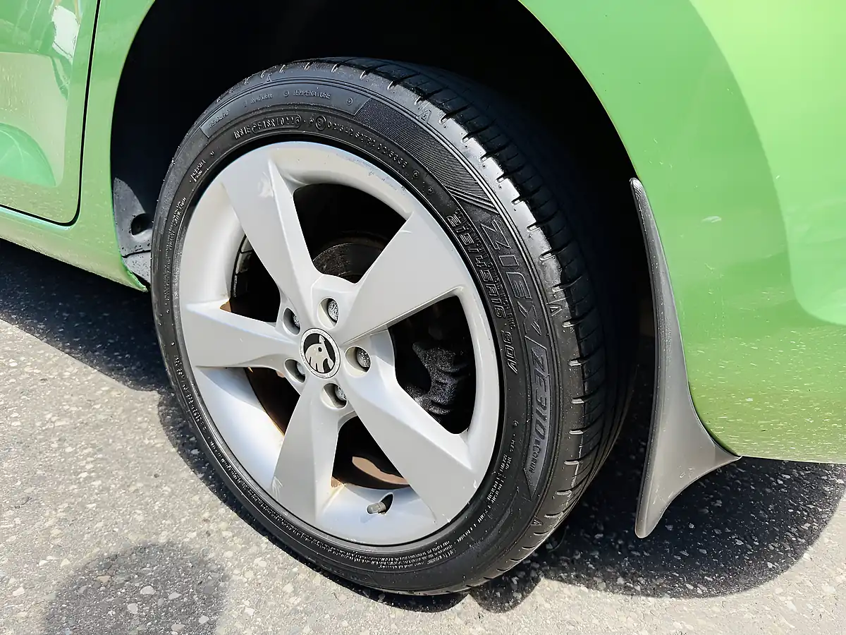 Used 2016 Skoda Rapid Spaceback Se Tech Green - Interior and Exterior details 11