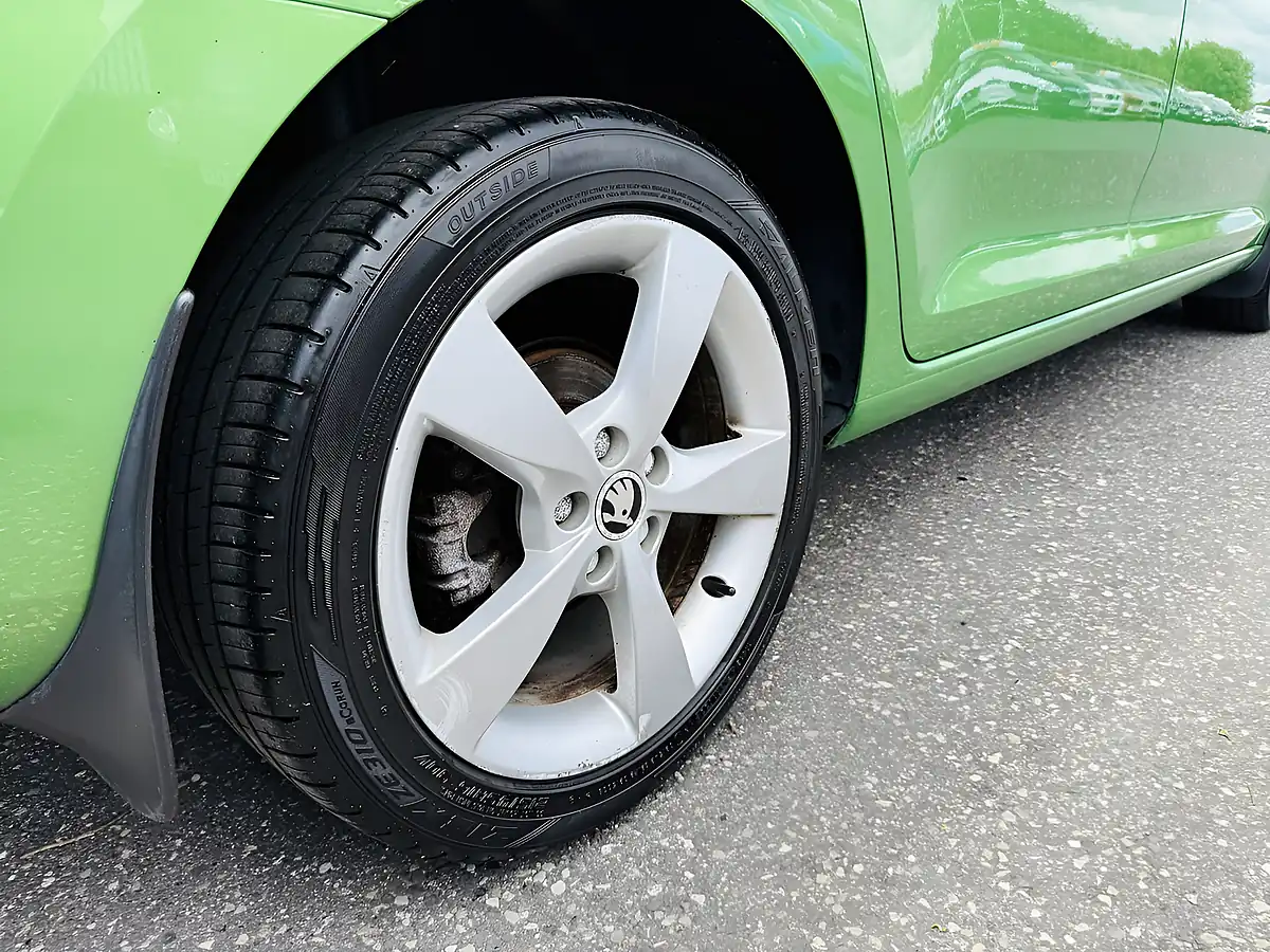 Used 2016 Skoda Rapid Spaceback Se Tech Green - Interior and Exterior details 13