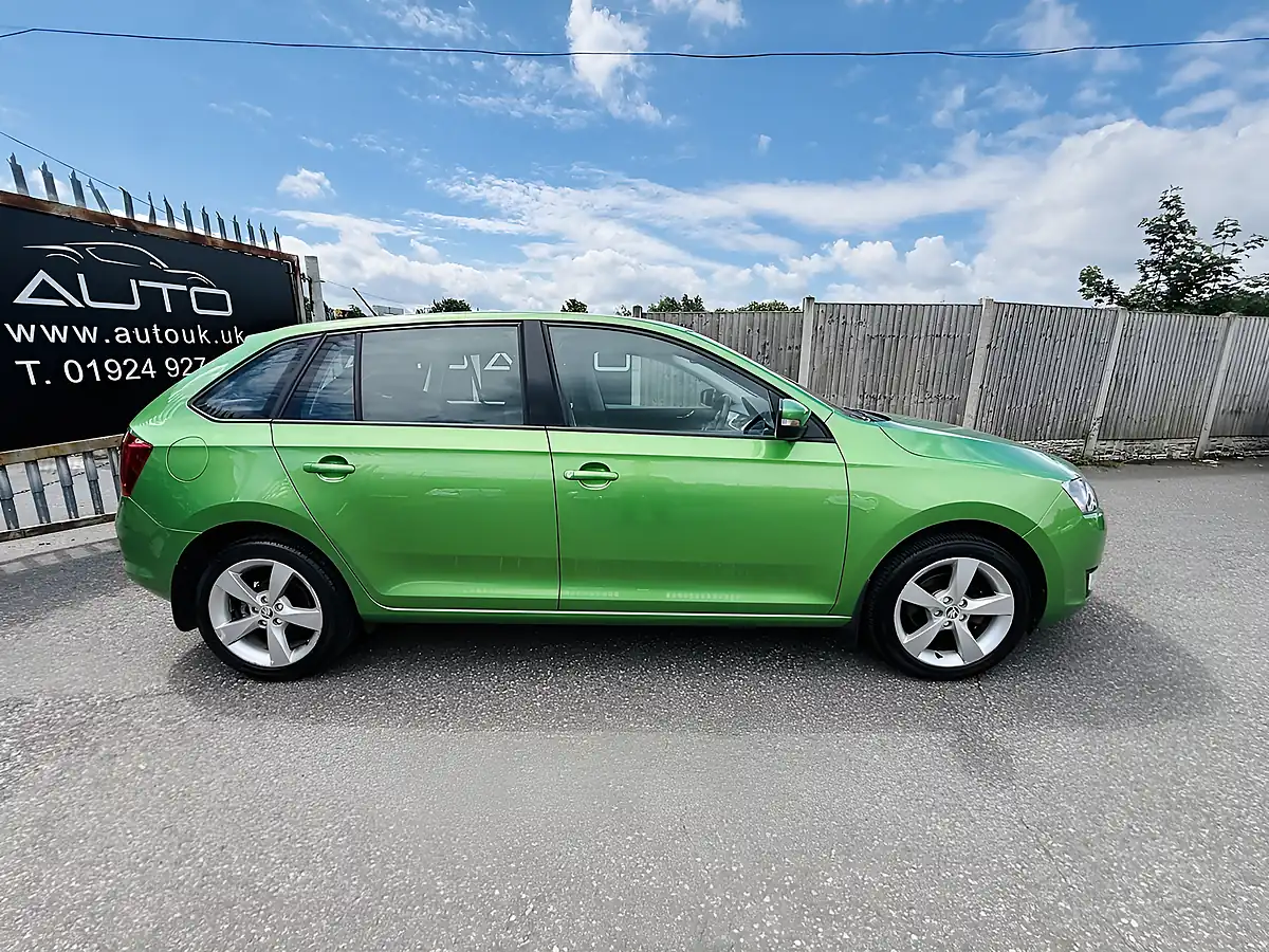 Used 2016 Skoda Rapid Spaceback Se Tech Green - Interior and Exterior details 18