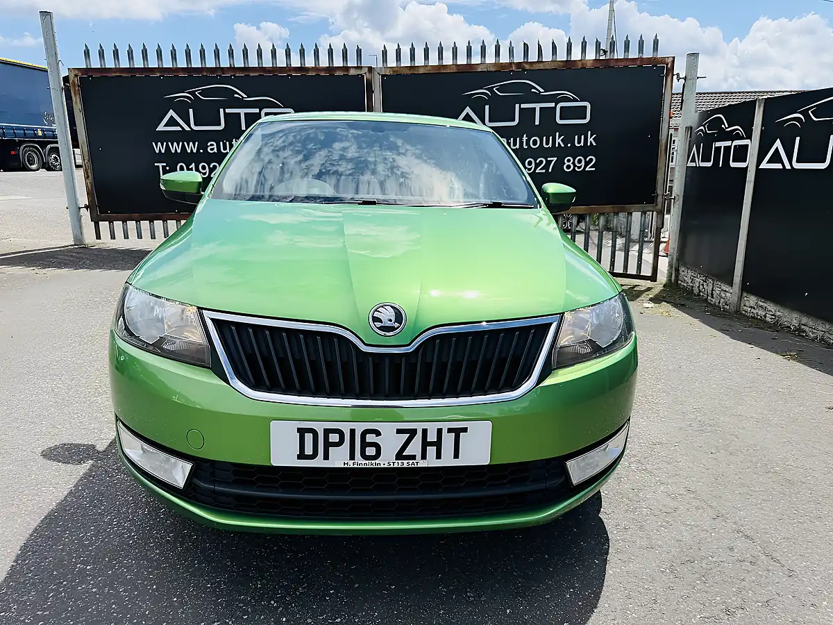 Used 2016 Skoda Rapid Spaceback Se Tech Green - Interior and Exterior details 3