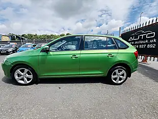 Used 2016 Skoda Rapid Spaceback Se Tech Green - Interior and Exterior details 5