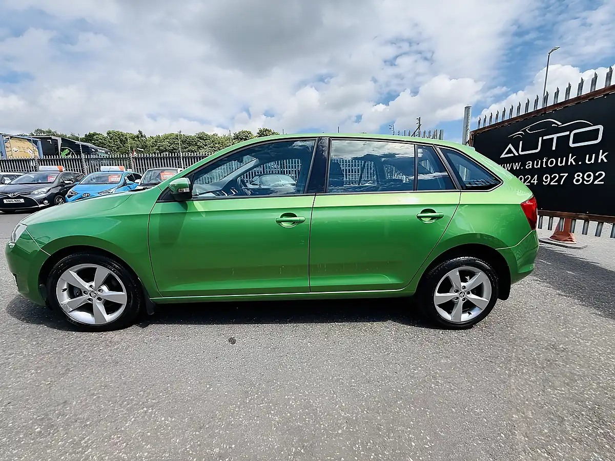 Used 2016 Skoda Rapid Spaceback Se Tech Green - Interior and Exterior details 5