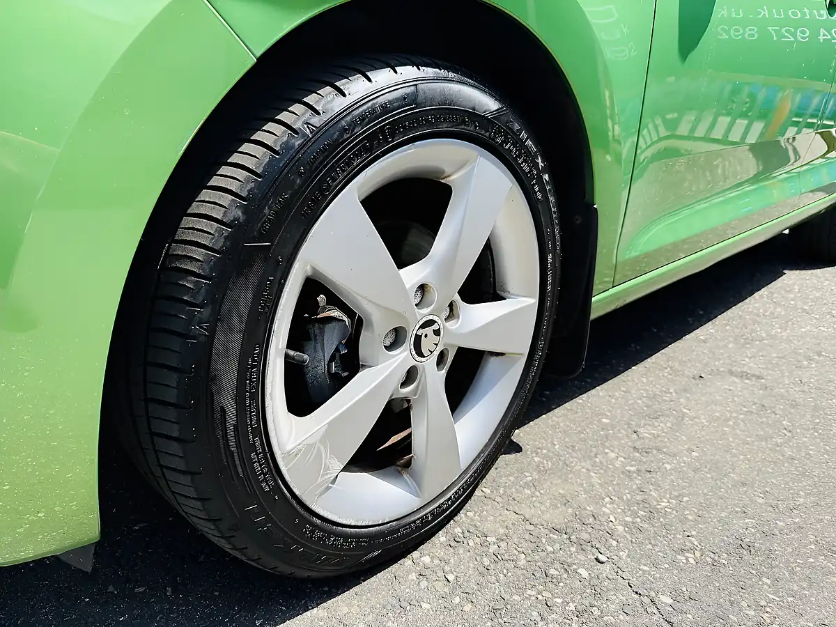 Used 2016 Skoda Rapid Spaceback Se Tech Green - Interior and Exterior details 7